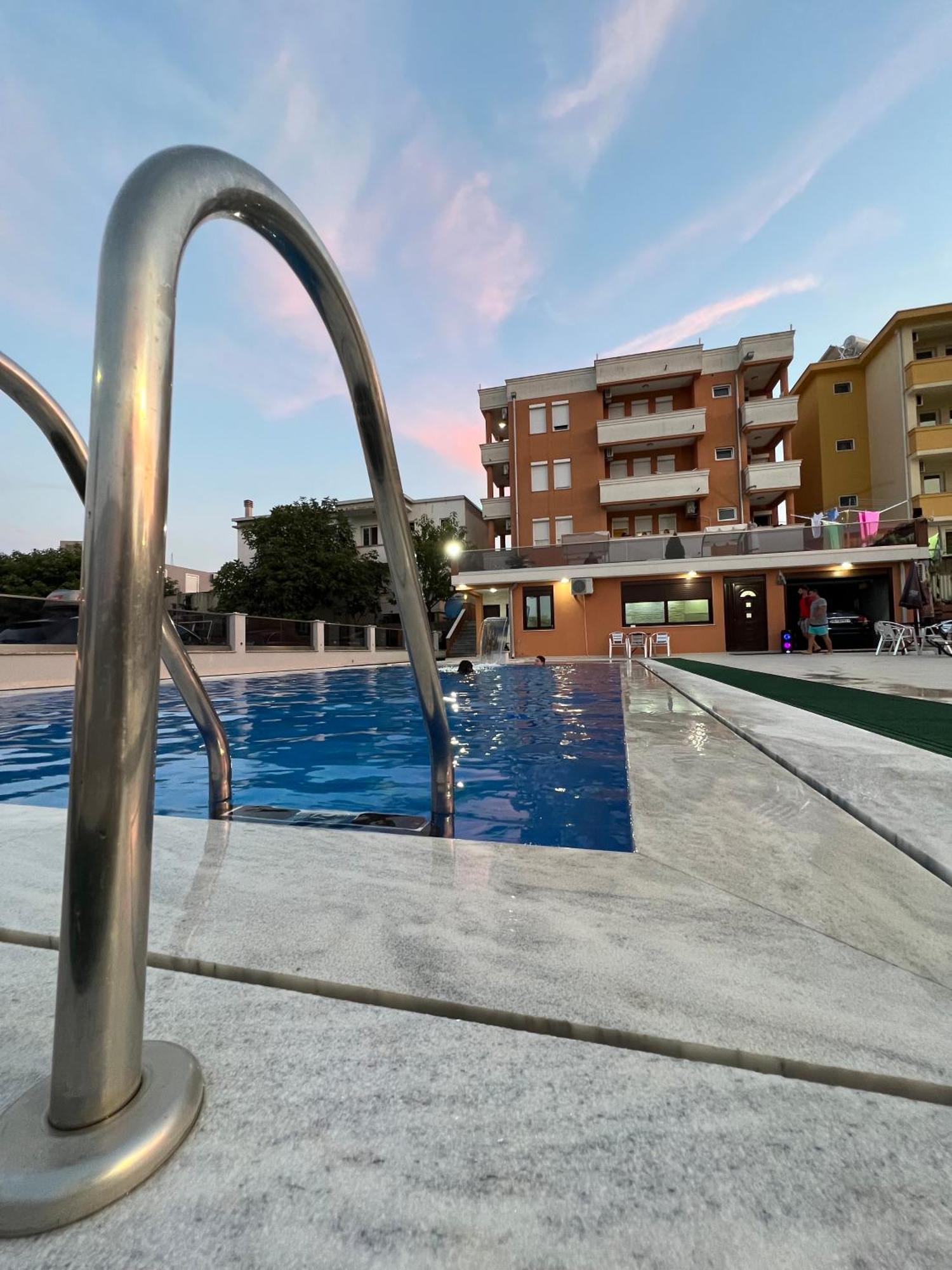 Apartments Zalli อุลซิน ภายนอก รูปภาพ