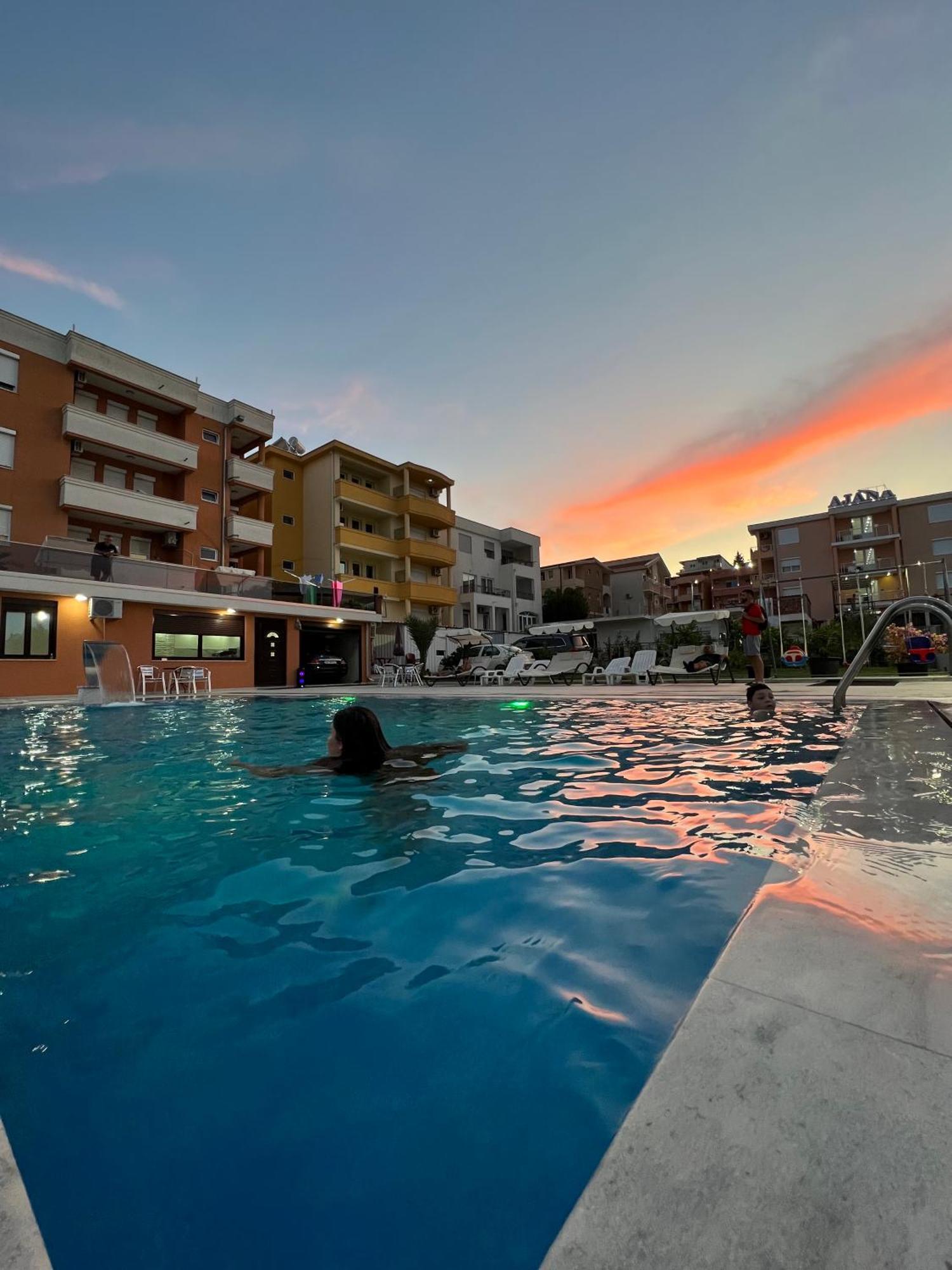 Apartments Zalli อุลซิน ภายนอก รูปภาพ