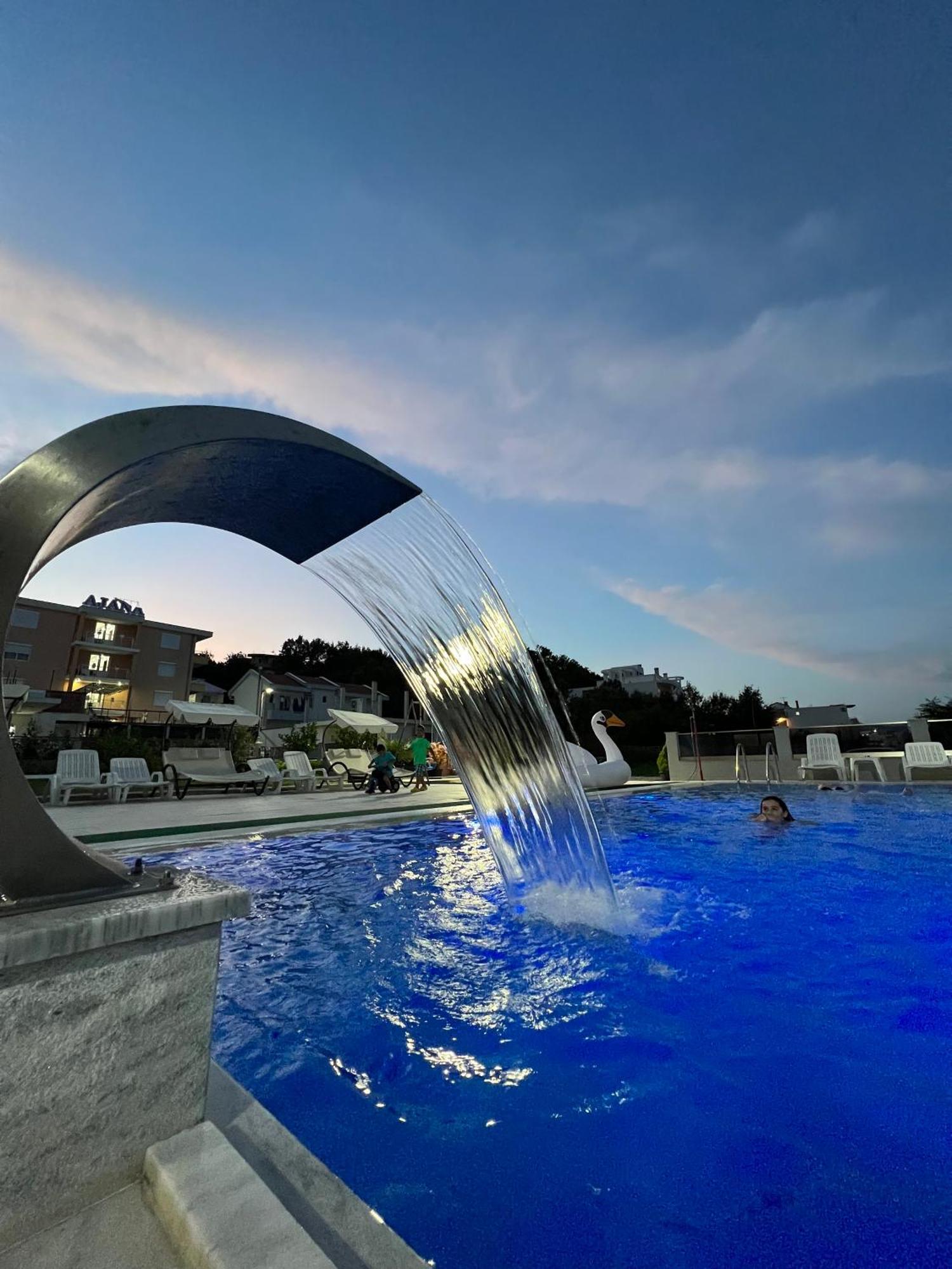 Apartments Zalli อุลซิน ภายนอก รูปภาพ